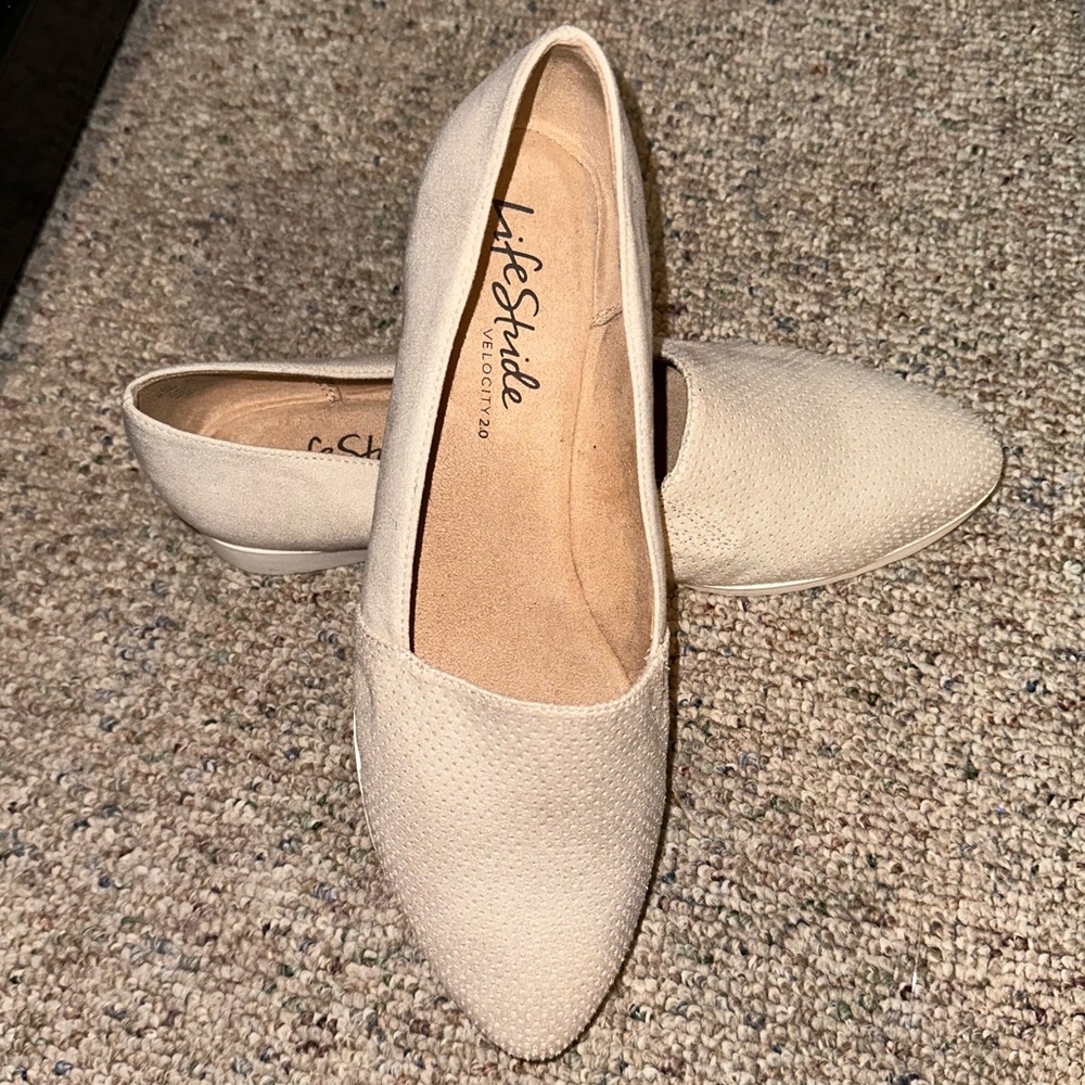 LifeStride Tan Slip Ons 8.5